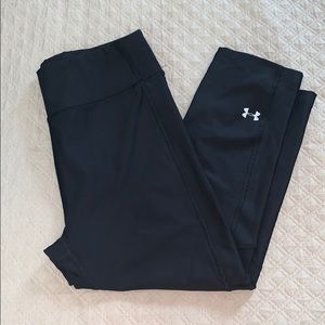 Black under ARMOUR crops